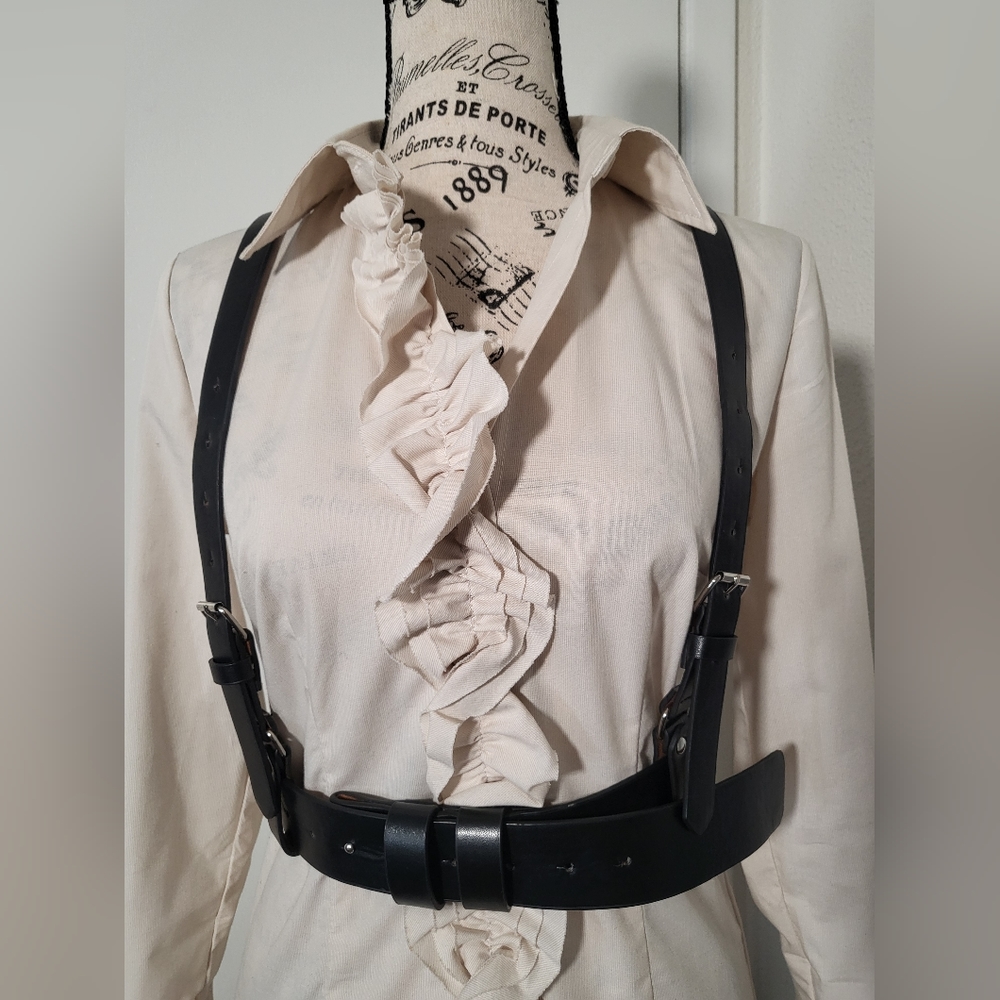 Black harness,faux leather, adjustable around the waist and on the straps.